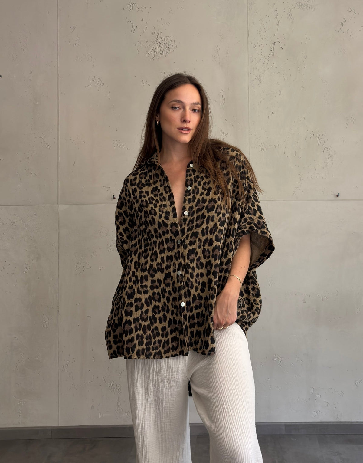 Oversize Leo Musselin Bluse mit kurzen Ärmeln