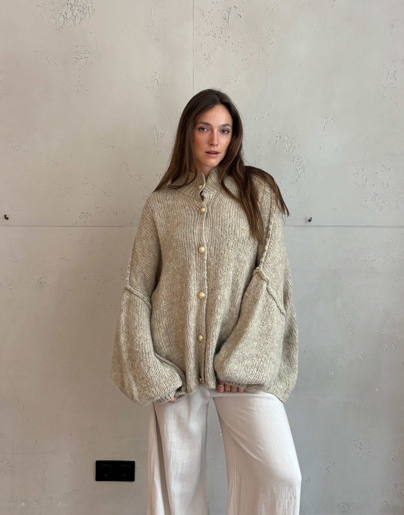 Oversize Strickjacke mit Knöpfen