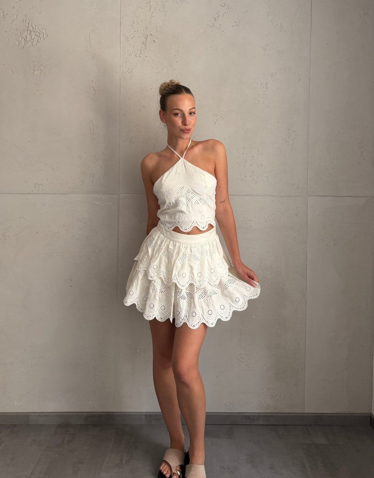 Rüschenskort mit Lochdesign – Offwhite, gefüttert - Switch-Fashion