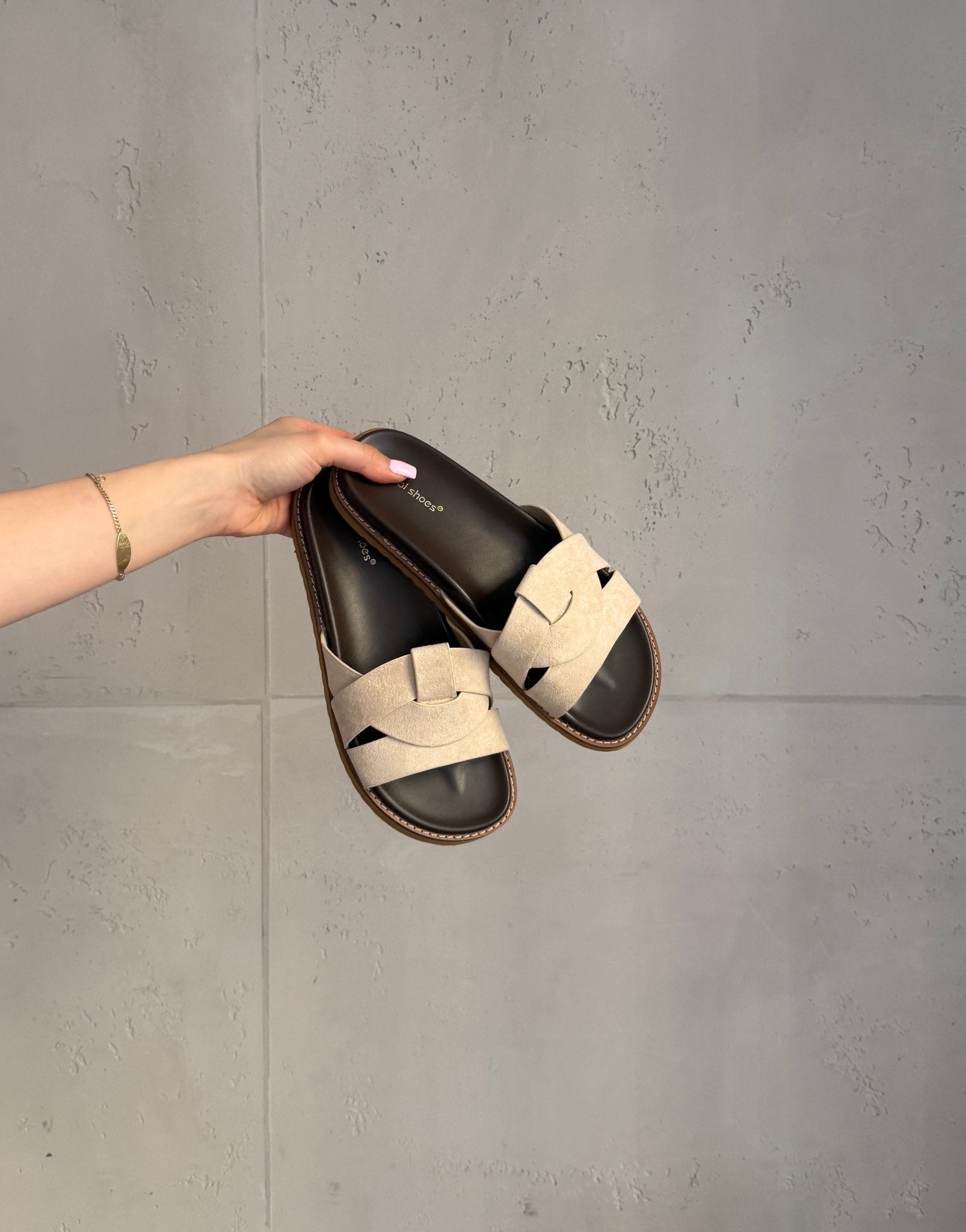 Schlappen mit gewebtem Riemen in Wildleder - Optik - Switch - Fashion