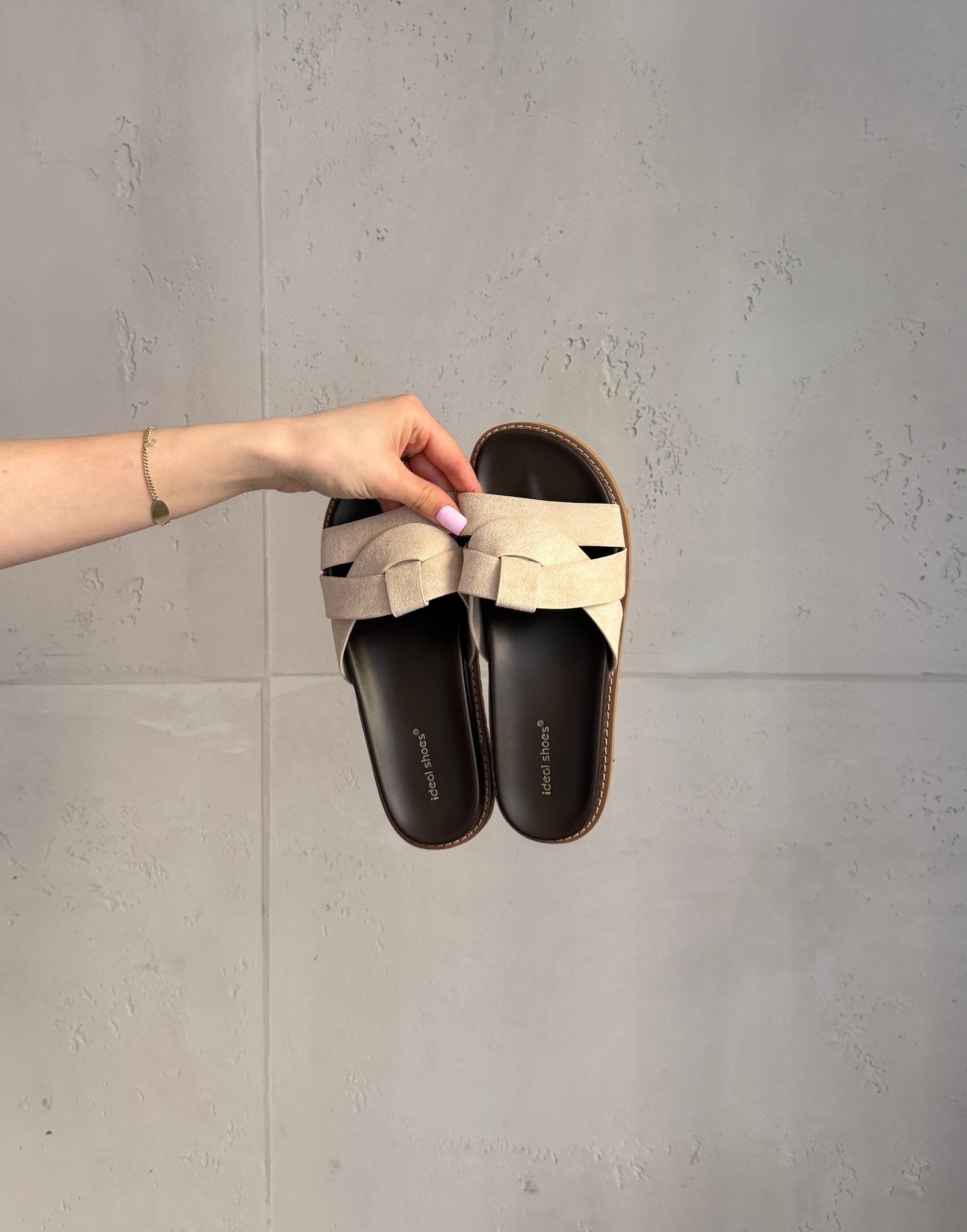 Schlappen mit gewebtem Riemen in Wildleder - Optik - Switch - Fashion