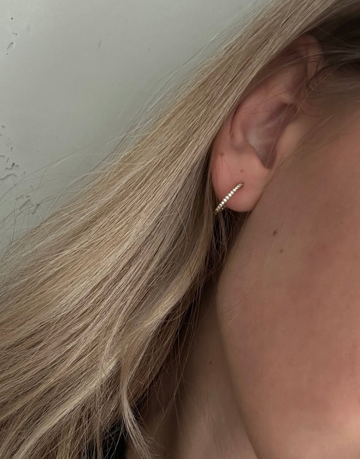 Schmuck Ohrringe gold mit Glitzersteinen Creolen
