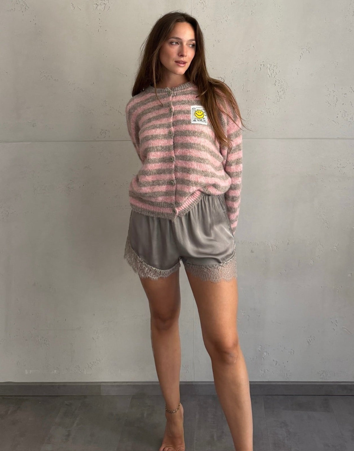 Shorts mit Spitzenabschluss in Uni - Switch-Fashion