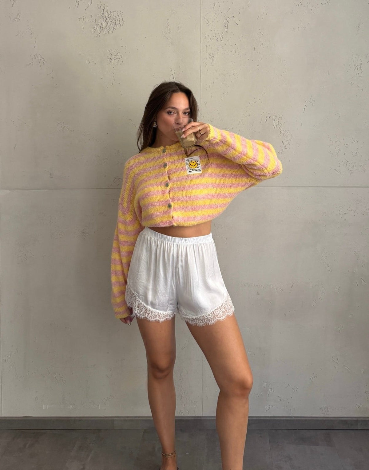 Shorts mit Spitzenabschluss in Uni - Switch-Fashion