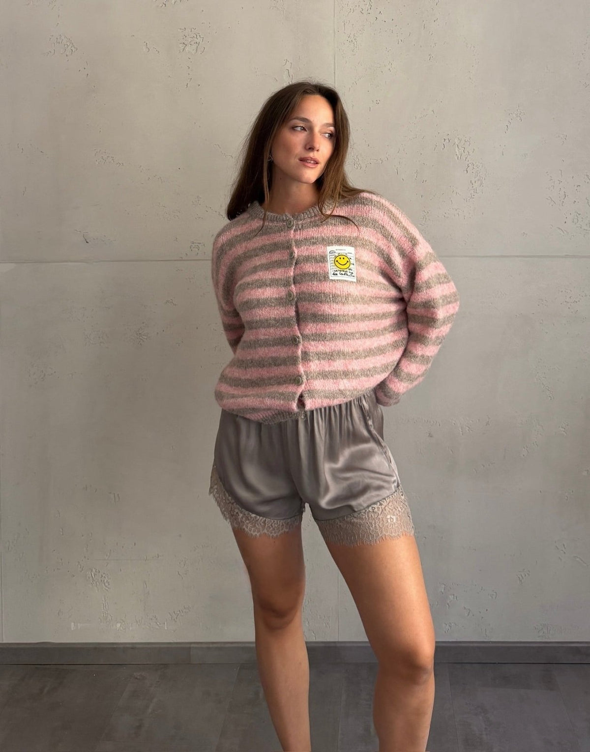 Shorts mit Spitzenabschluss in Uni - Switch-Fashion