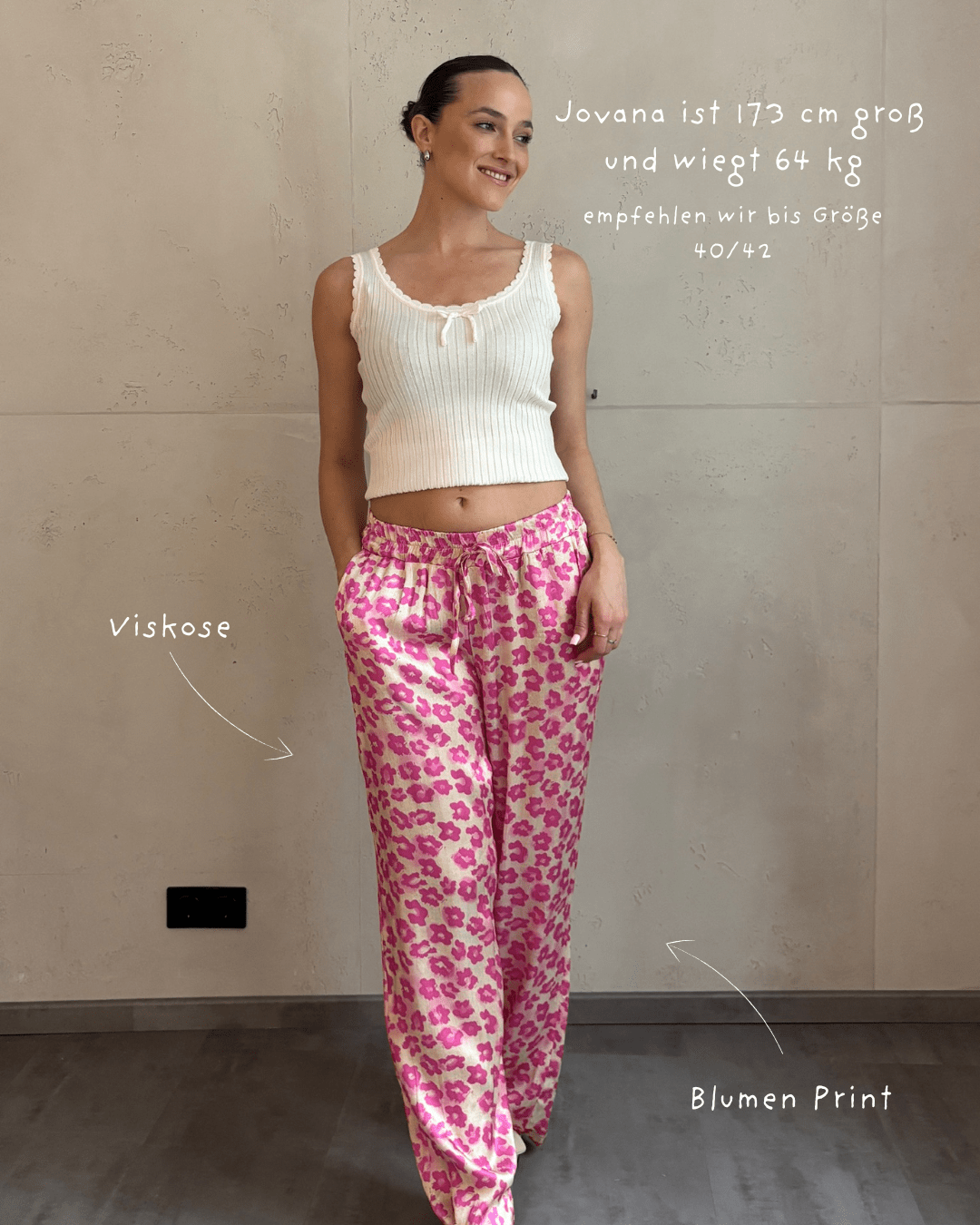 Silky Hose mit Blumenprint in Pink