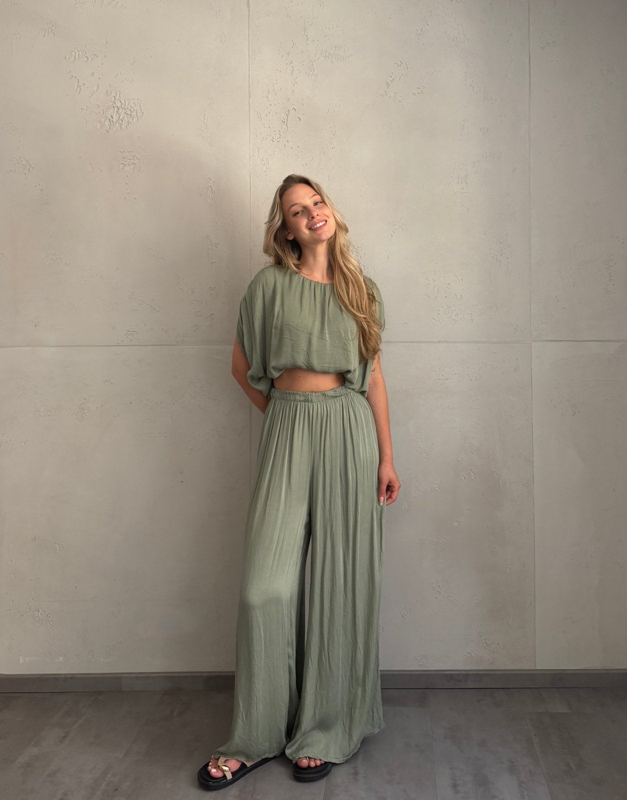 Silky Set – Oversize Shirt & Wide Leg Pants aus Viskose - Switch-Fashion