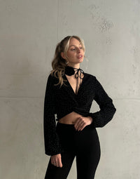 Strassbesetze Bluse mit Rosen Halskette