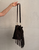 Suede Bucket Bag mit Fransen – 100% Leder, Dunkelbeige - Switch-Fashion