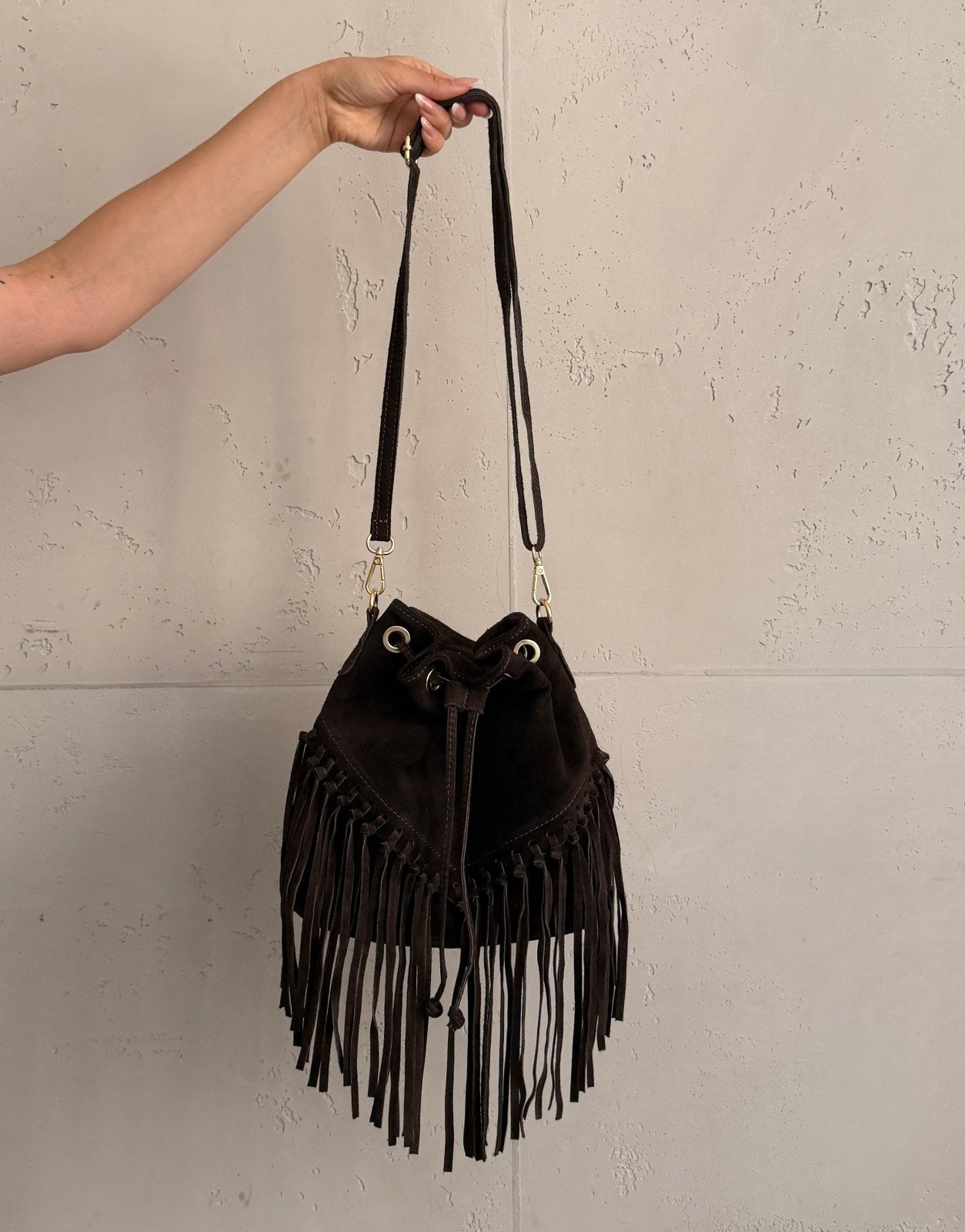 Suede Bucket Bag mit Fransen – 100% Leder, Dunkelbeige - Switch-Fashion