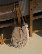 Suede Bucket Bag mit Fransen – 100% Leder, Dunkelbeige - Switch-Fashion