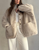 Teddyjacke mit Knöpfen und aufgesetzten Taschen - Switch - Fashion