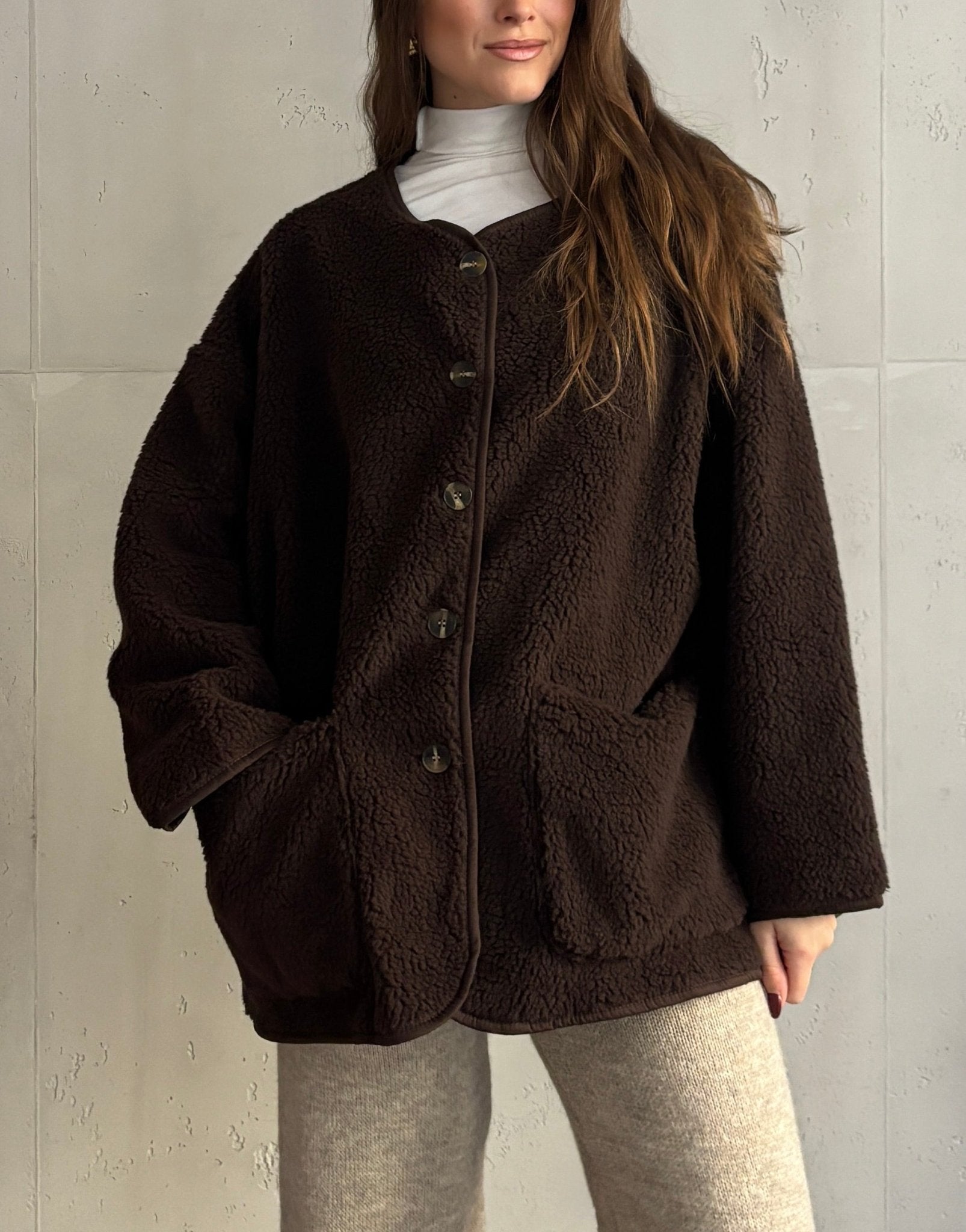 Teddyjacke mit Knöpfen und aufgesetzten Taschen - Switch - Fashion