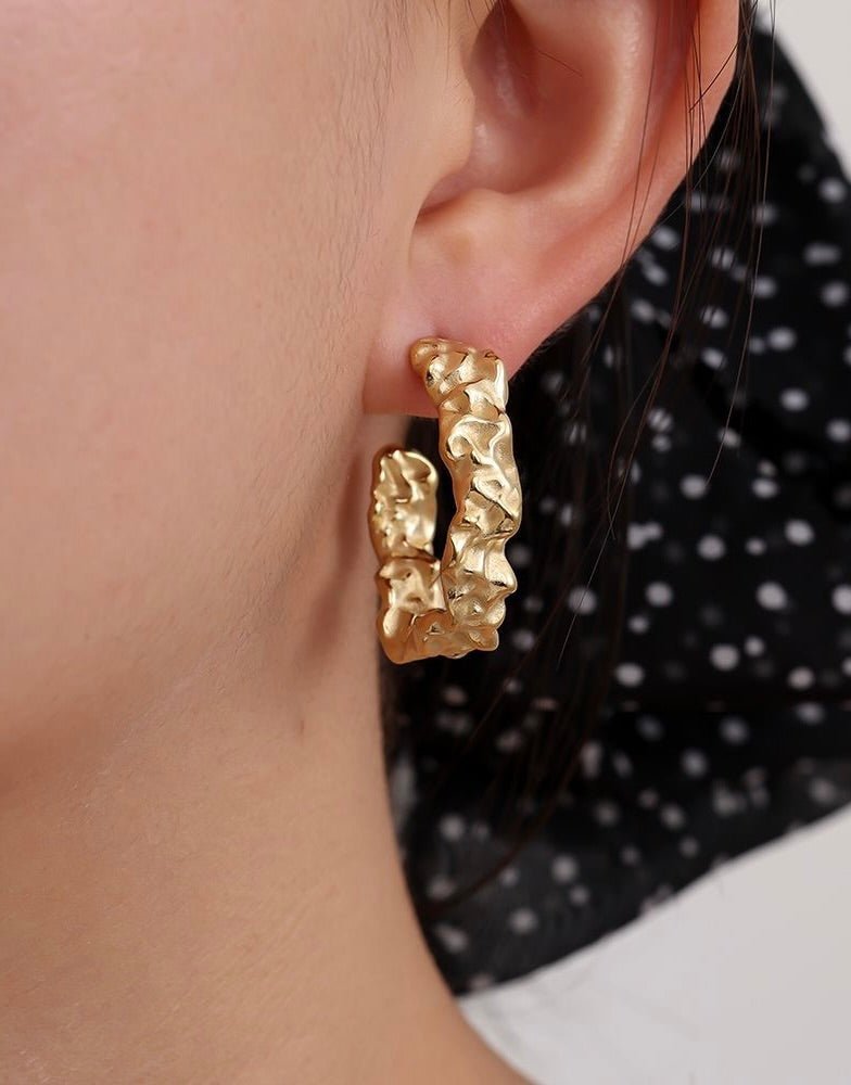 Uneven Half Hoop Earrings – Edelstahl, Gold, 29mm - Switch-Fashion