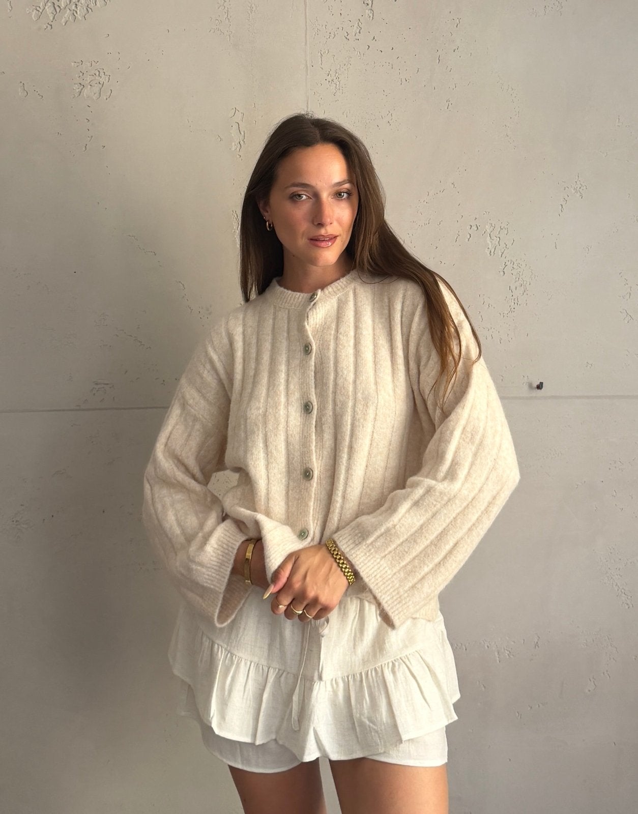 Uni Strickjacke mit Struktur – Kürzerer Arm, Knopfleiste - Switch-Fashion