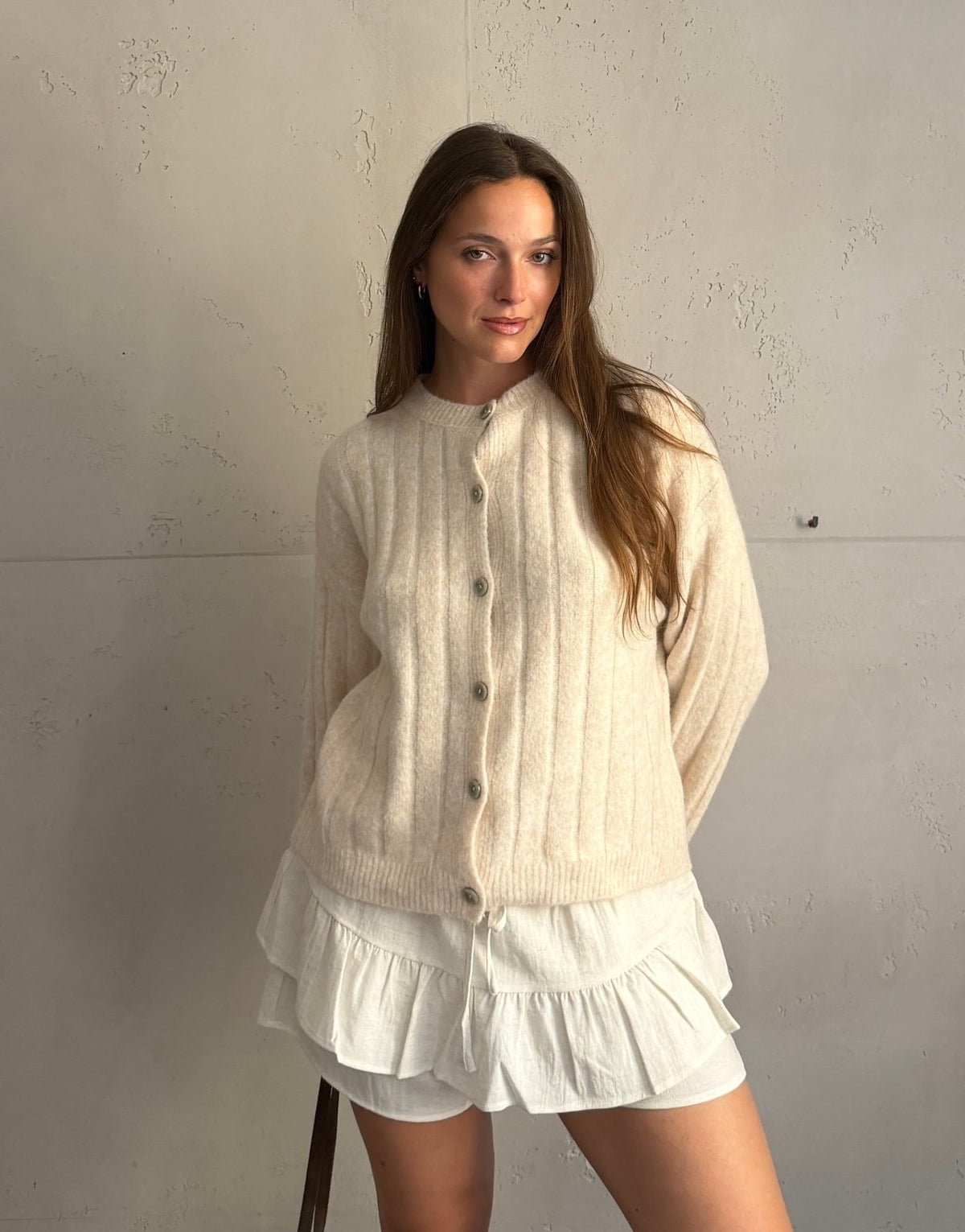 Uni Strickjacke mit Struktur – Kürzerer Arm, Knopfleiste - Switch-Fashion