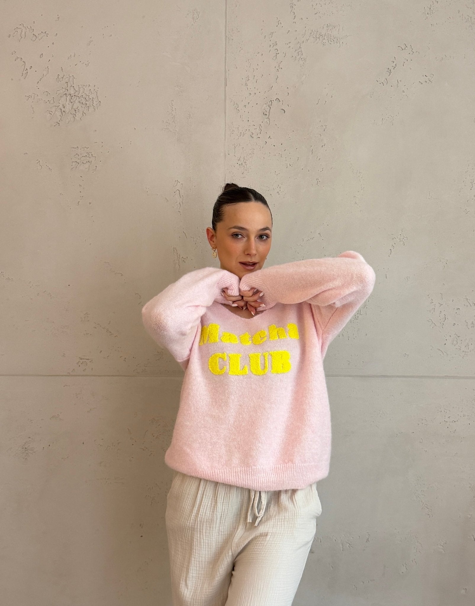 V - Ausschnitt Pullover "Matcha Club" - Switch - Fashion