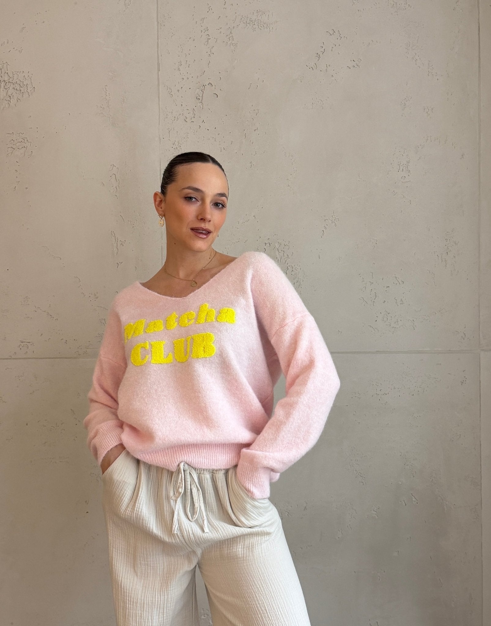 V - Ausschnitt Pullover "Matcha Club" - Switch - Fashion