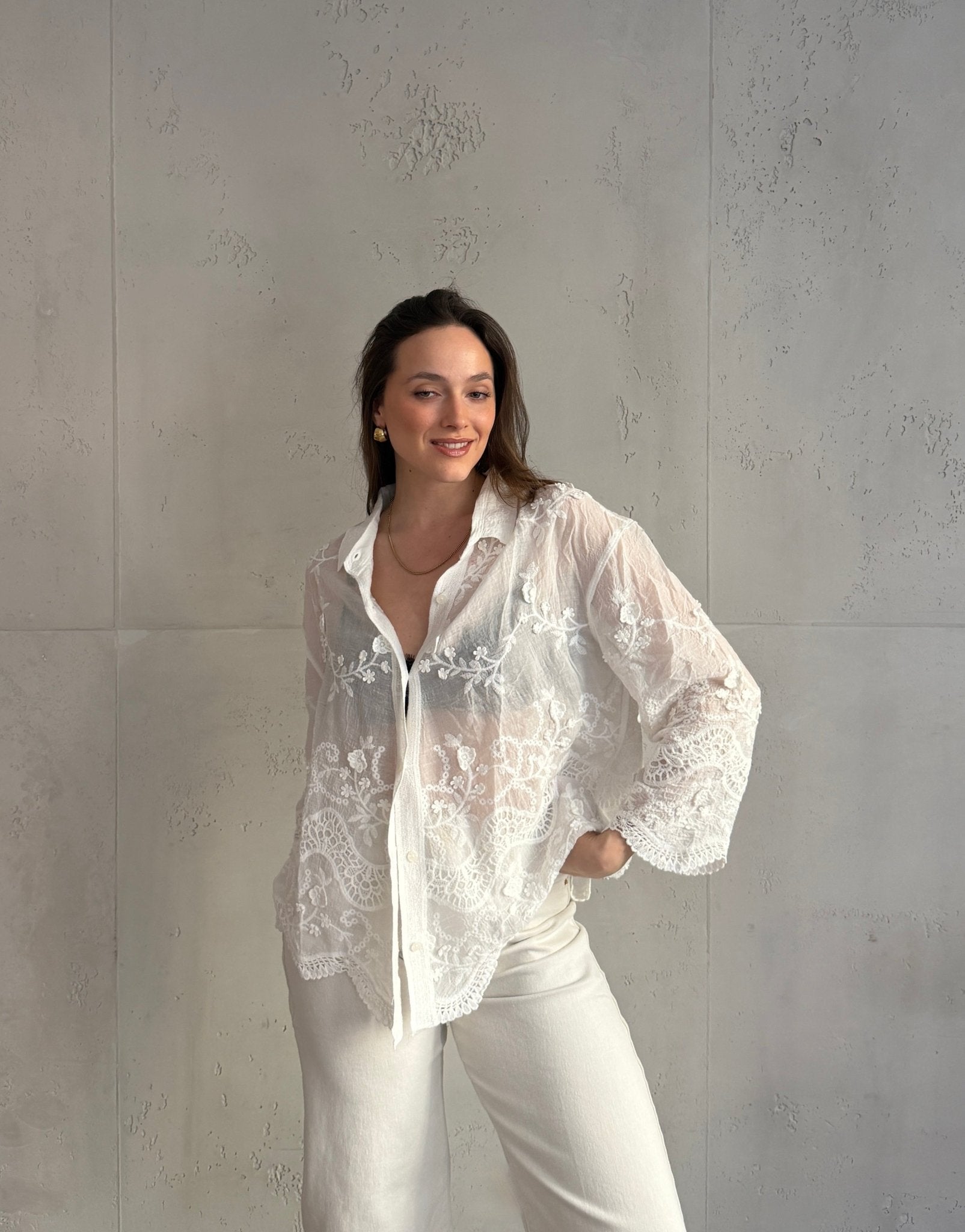 Weiße Hemdbluse aus Baumwolle – Spitze & Häkel - Details - Switch - Fashion