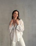 Weiße Hemdbluse aus Baumwolle – Spitze & Häkel - Details - Switch - Fashion