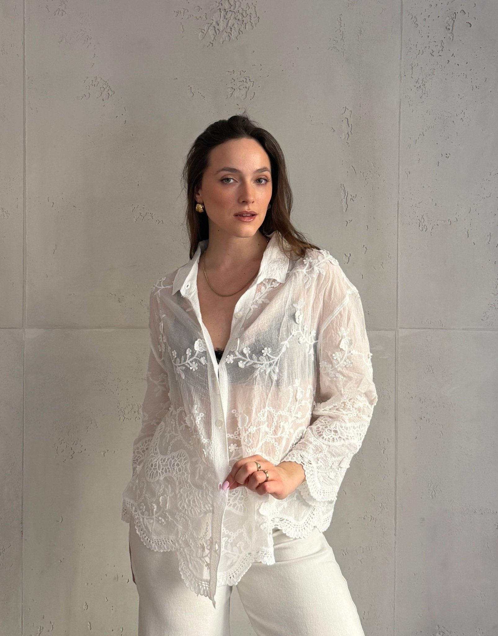 Weiße Hemdbluse aus Baumwolle – Spitze & Häkel - Details - Switch - Fashion