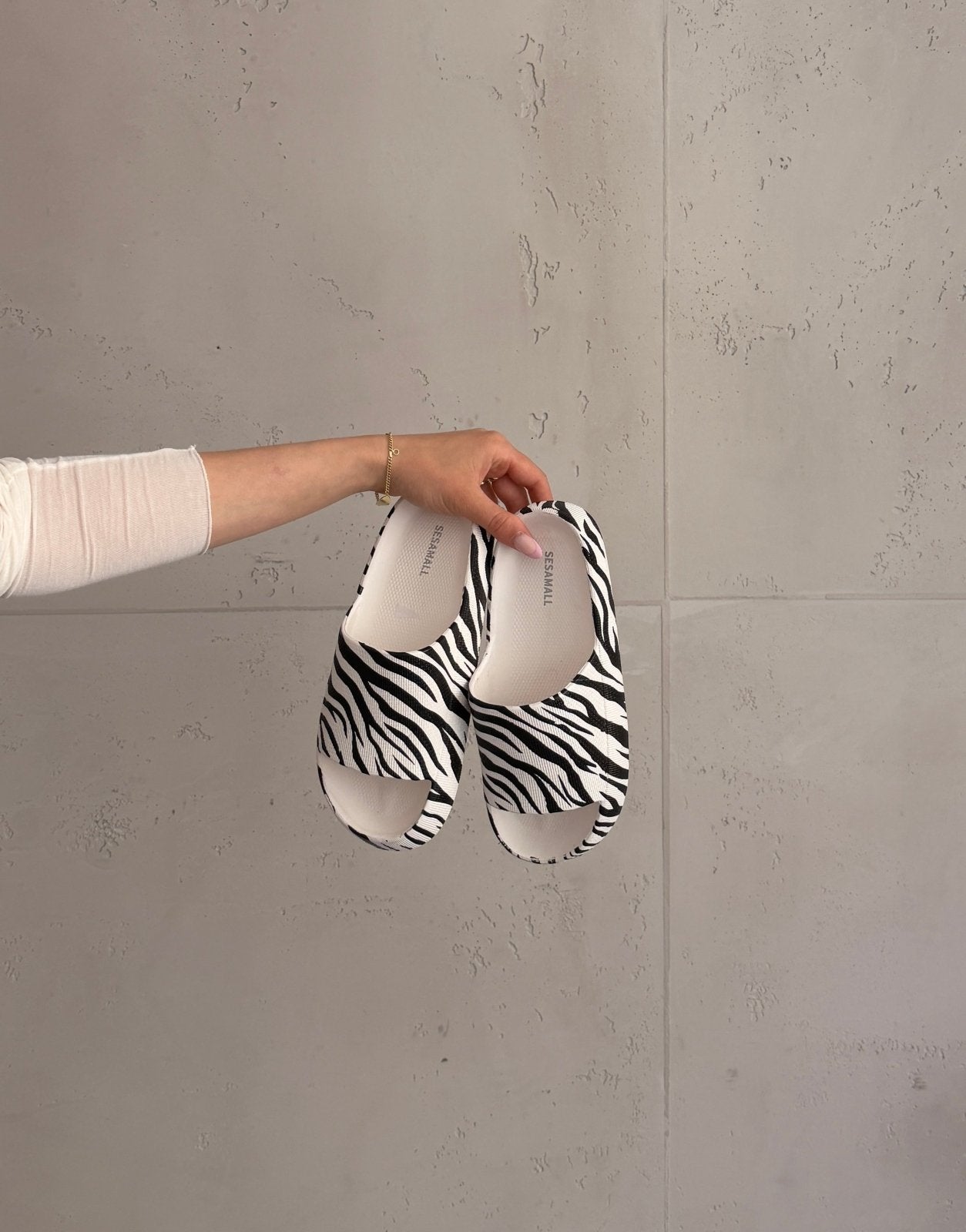 Zebra Schlappen im Animal Print - Switch - Fashion