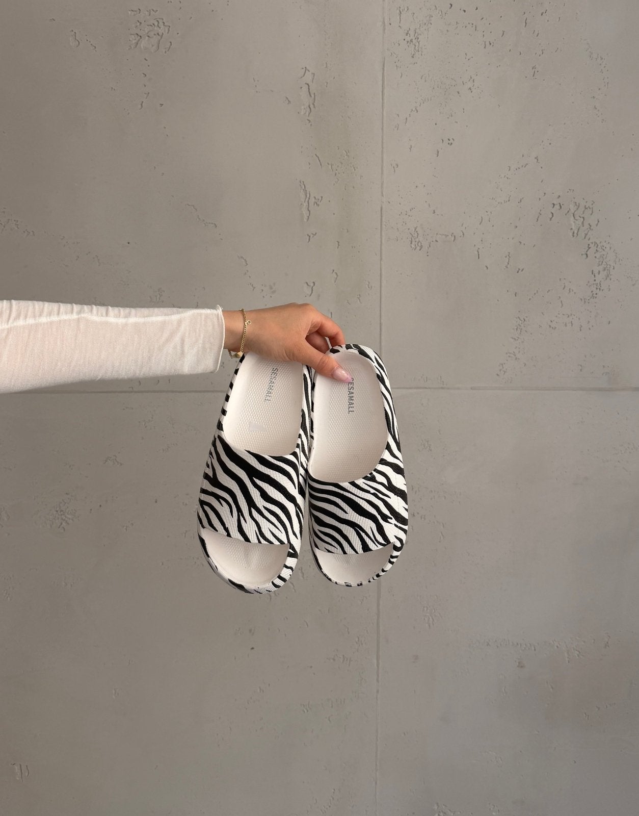 Zebra Schlappen im Animal Print - Switch - Fashion