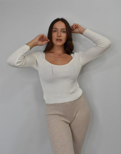 Langärmliger gerippter Basic Pullover mit Herzausschnit