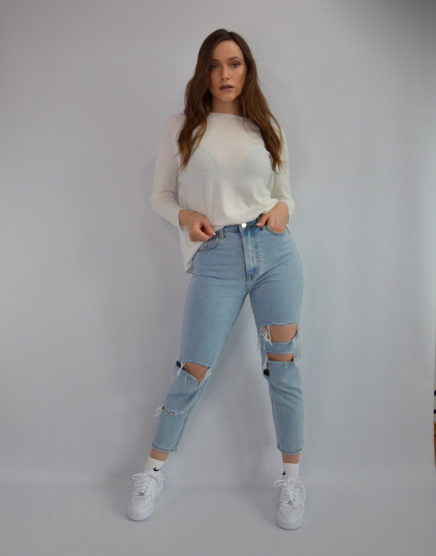 Schmale Jeans mit hohem Bund und Zierrissen - Switch-Fashion
