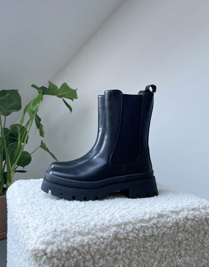 Vegane Chelsea Boots in Schwarz 