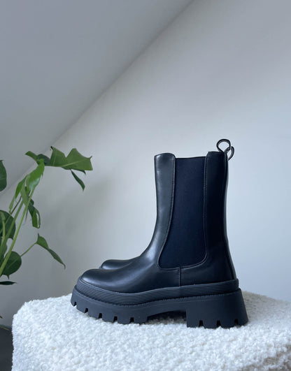 Vegane Chelsea Boots in Schwarz 