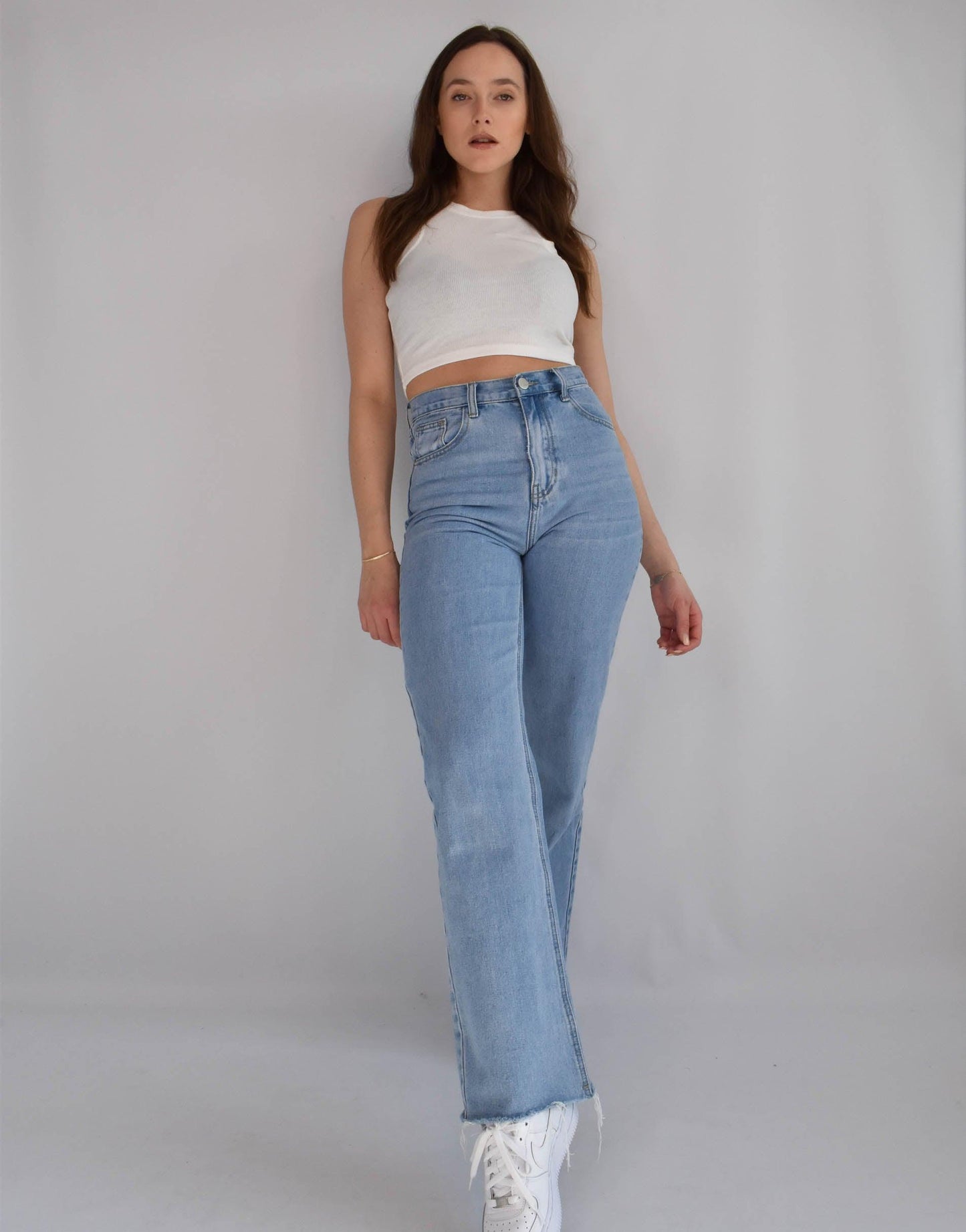 Straight Jeans in mittlerer Waschung und hohem Bund - Switch-Fashion